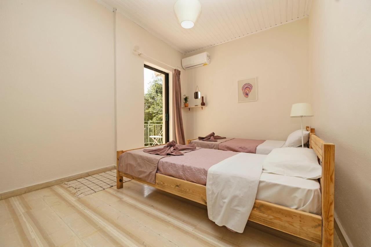 Tune Inn Activity Guesthouse- Over 24'S イプソス エクステリア 写真