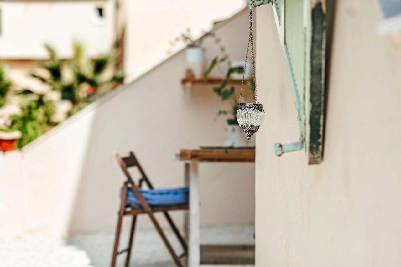 Tune Inn Activity Guesthouse- Over 24'S イプソス エクステリア 写真