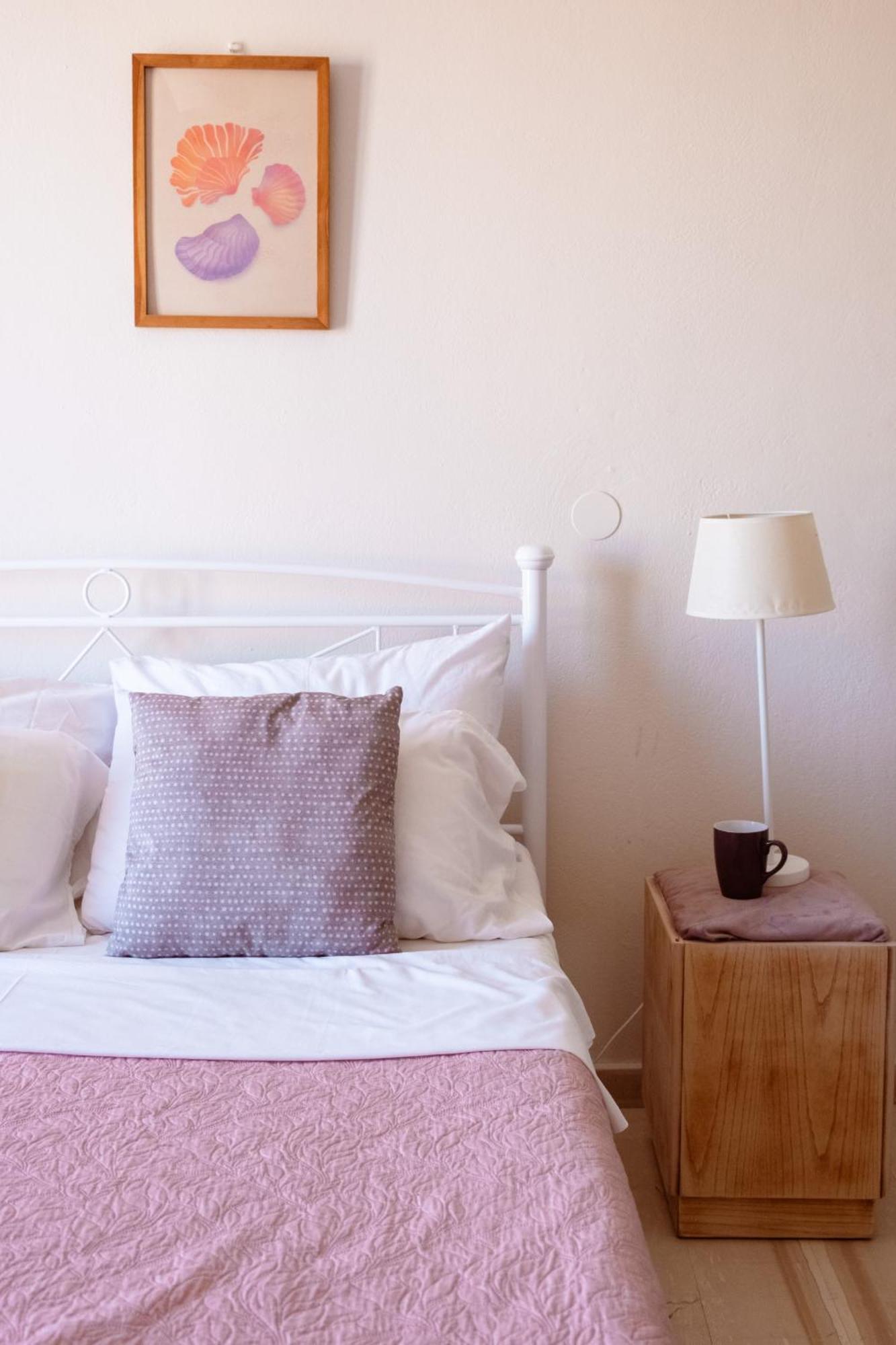 Tune Inn Activity Guesthouse- Over 24'S イプソス エクステリア 写真